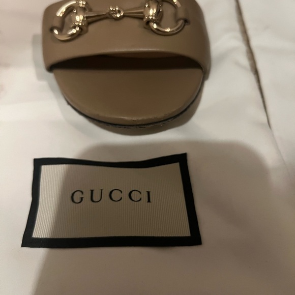 Gucci Tan Sandals with Silver Detailing - Picture 4 of 6